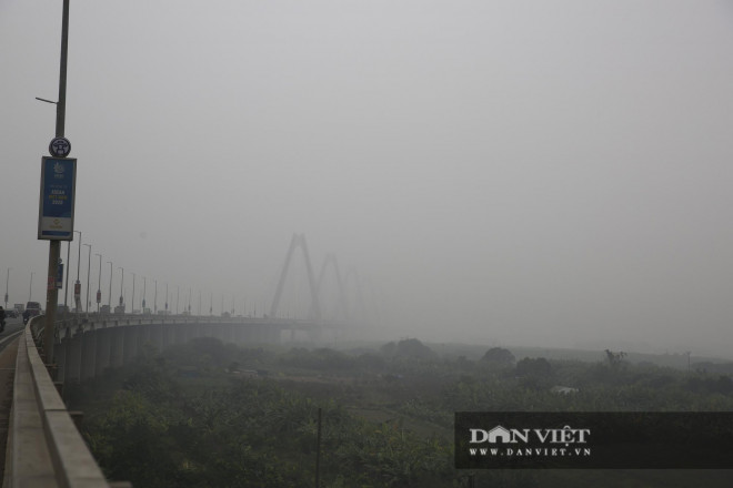 Hà Nội bị "bủa vây" bởi sương mù dày đặc từ sáng đến đêm - 5