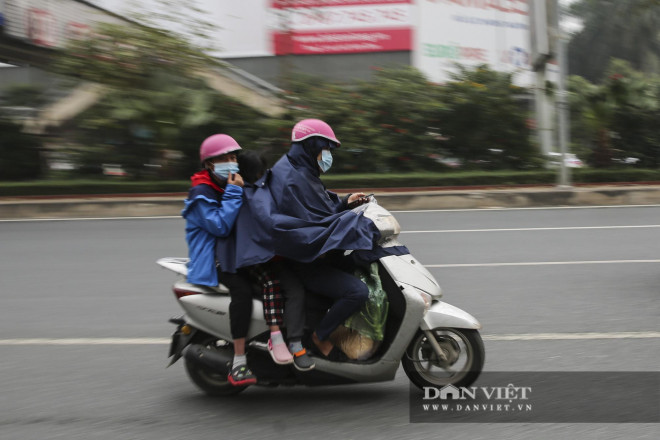 Hà Nội bị "bủa vây" bởi sương mù dày đặc từ sáng đến đêm - 6