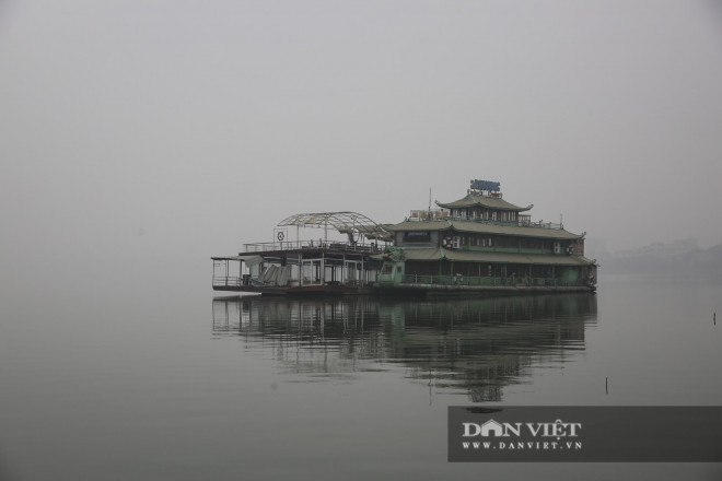 Hà Nội bị "bủa vây" bởi sương mù dày đặc từ sáng đến đêm - 10