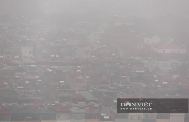 Hà Nội bị "bủa vây" bởi sương mù dày đặc từ sáng đến đêm - 2