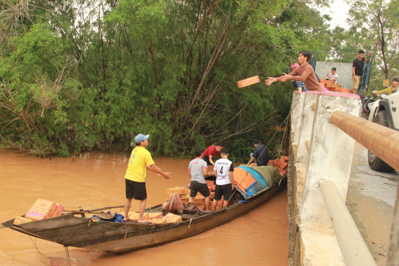 Thiên tai năm 2020: Khốc liệt và đau thương - 35