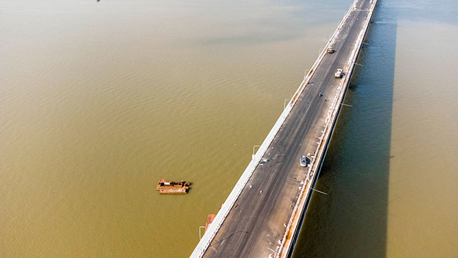 "Thay áo mới", cây cầu ai cũng muốn qua lúc trời nắng mưa trông như thế nào? - 4