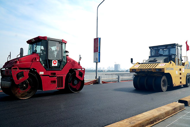 "Thay áo mới", cây cầu ai cũng muốn qua lúc trời nắng mưa trông như thế nào? - 8