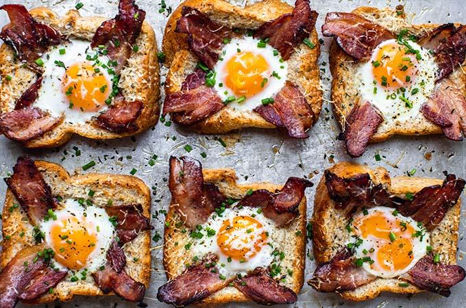 Cách làm bánh mì sandwich trứng thịt xông khói siêu nhanh cho bữa sáng - 1