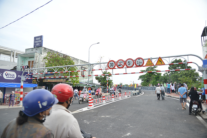 Cầu sắt bạc tỷ nối 2 quận ở TP.HCM, xóa cảnh “qua sông phải lụy đò” - 4