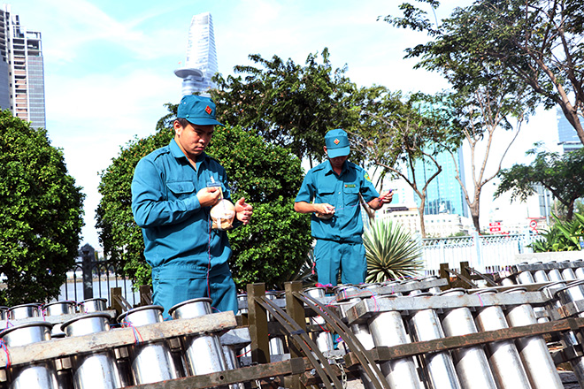 Ngắm “trận địa” pháo hoa chào đón năm mới ở TP.HCM trước giờ G - 5