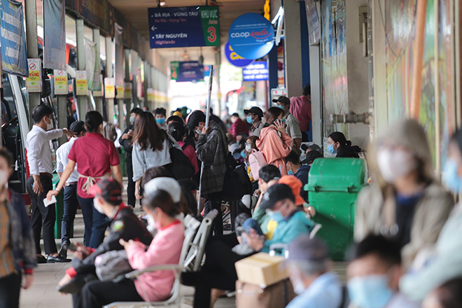 Đường phố "ngộp thở" chiều cuối năm 2020, người Sài Gòn hãi hùng "bò" về nhà - 10