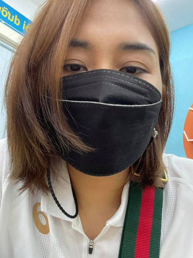 Hoa khôi bóng chuyền Kim Huệ "thả thính" trai đẹp Hàn Quốc, Linh Chi than "1 xu không còn" - 4