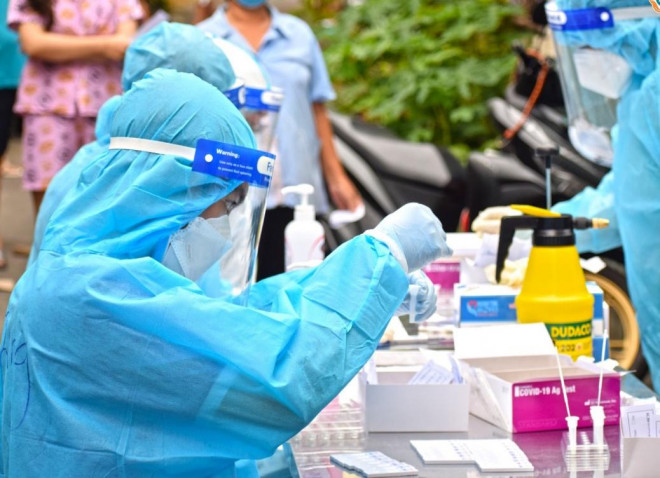 Bộ Y tế khuyến khích người dân tự test nhanh COVID-19   - 1
