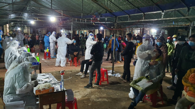 Phát hiện 12 người nhiễm SARS-CoV-2 trong số hơn 6.000 về quê Đắk Lắk - 1