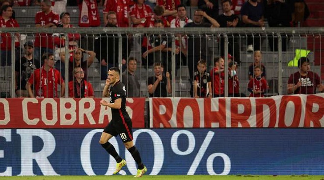 Video bóng đá Bayern Munich - Frankfurt: Lewandowski phung phí, thua ngược cay đắng (Vòng 7 Bundesliga) - 1
