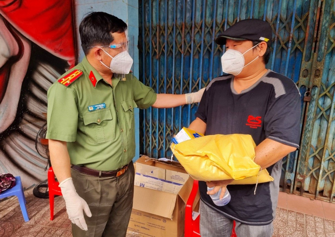 Tin tức 24h qua: "Cậu IT" Nhâm Hoàng Khang bị bắt vì tống tiền đường dây cờ bạc - 2