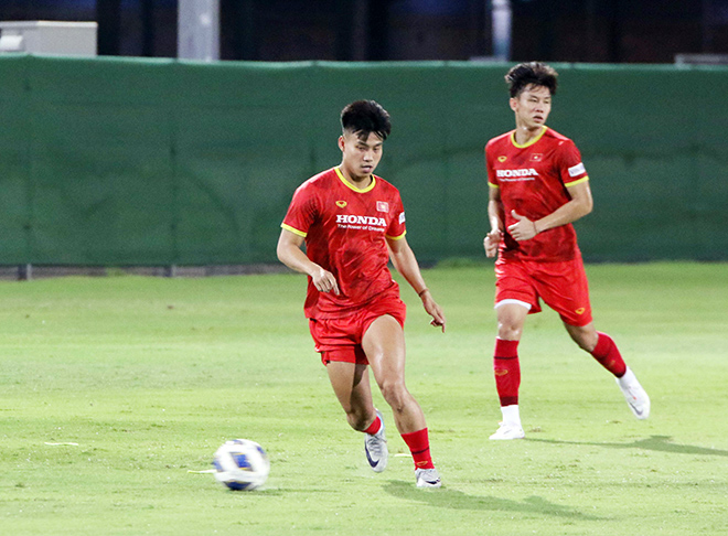 Cầu thủ cơ bắp “khủng” nhất ĐT Việt Nam háo hức chờ đấu Trung Quốc - 1