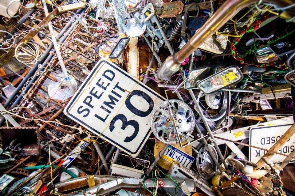 Pháo đài kỳ lạ với toàn bộ nguyên liệu được làm từ...rác - 6