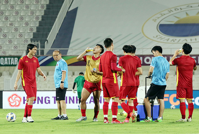 Bất ngờ 4 cầu thủ bị loại khỏi danh sách ĐT Việt Nam đấu Trung Quốc - 1