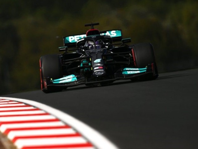 Đua xe F1, Turkish GP: Hình phạt không thể ngăn Hamilton dẫn đầu phiên chạy thứ Sáu - 1