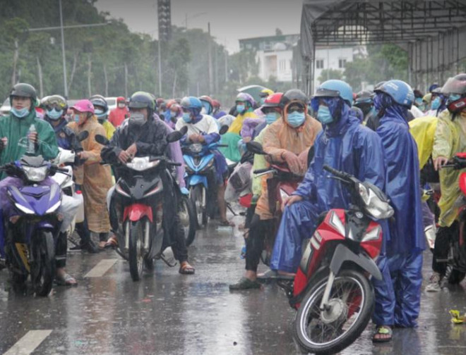 7.700 người lao động từ các tỉnh phía Nam đi xe máy về Nghệ An - 1
