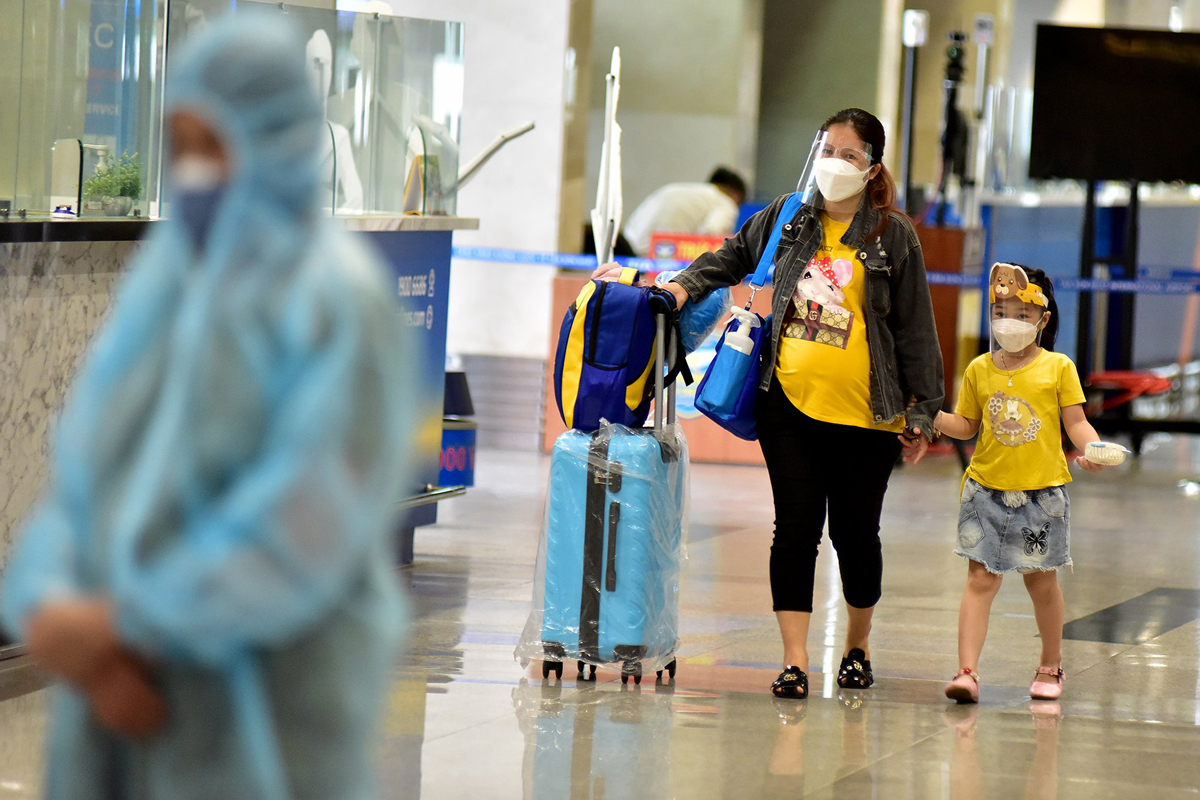 Ảnh: Sân bay Tân Sơn Nhất trong ngày thứ hai mở lại chuyến bay thương mại - 2