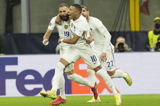 Mbappe & Benzema "song kiếm hợp bích" ở ĐT Pháp khiến PSG lo sốt vó - 1
