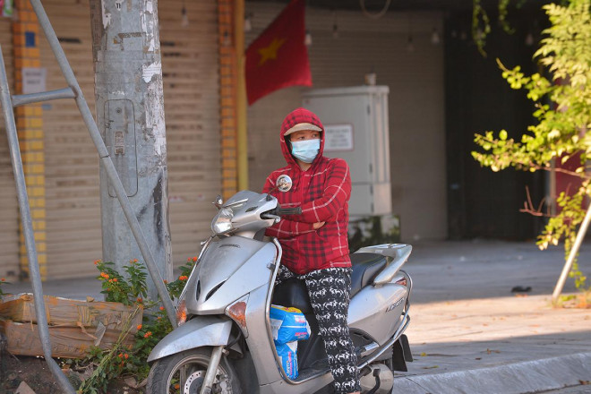 Người Hà Nội xúng xính áo khoác mùa đông trong gió heo may - 11