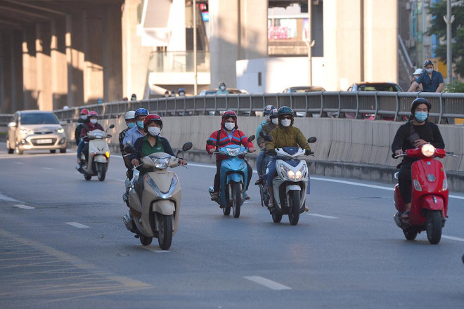 Người Hà Nội xúng xính áo khoác mùa đông trong gió heo may - 9