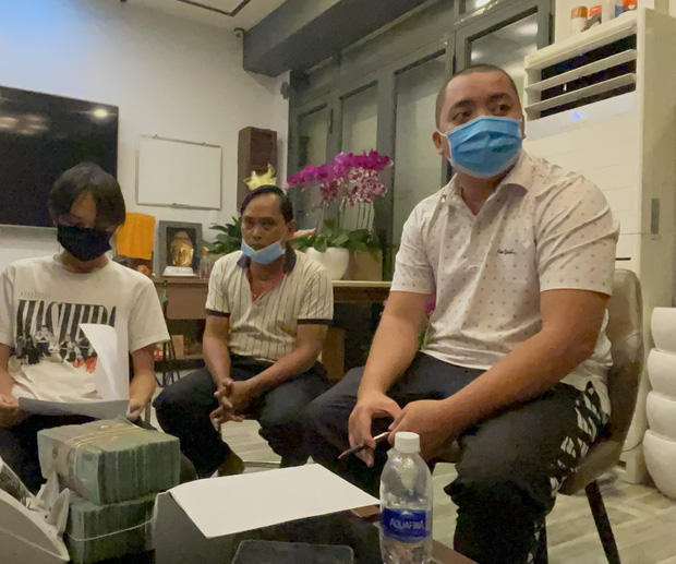 Hồ Văn Cường đến ngân hàng làm điều này sau khi nhận bàn giao tiền từ quản lý Phi Nhung - 1