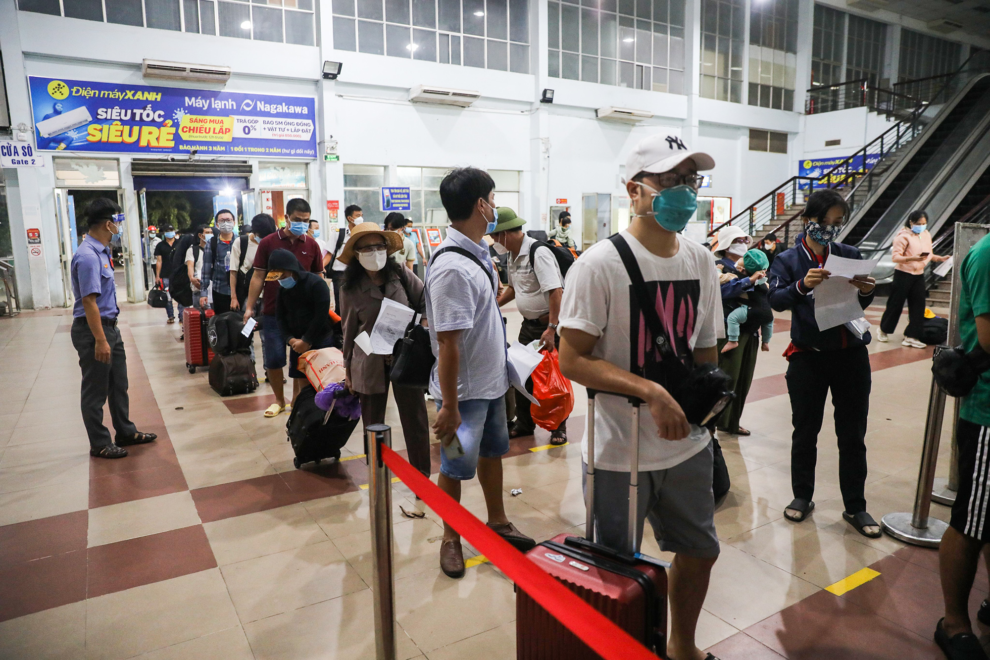 TP.HCM: Nhiều khách không được lên chuyến tàu đầu tiên sau giãn cách - 3