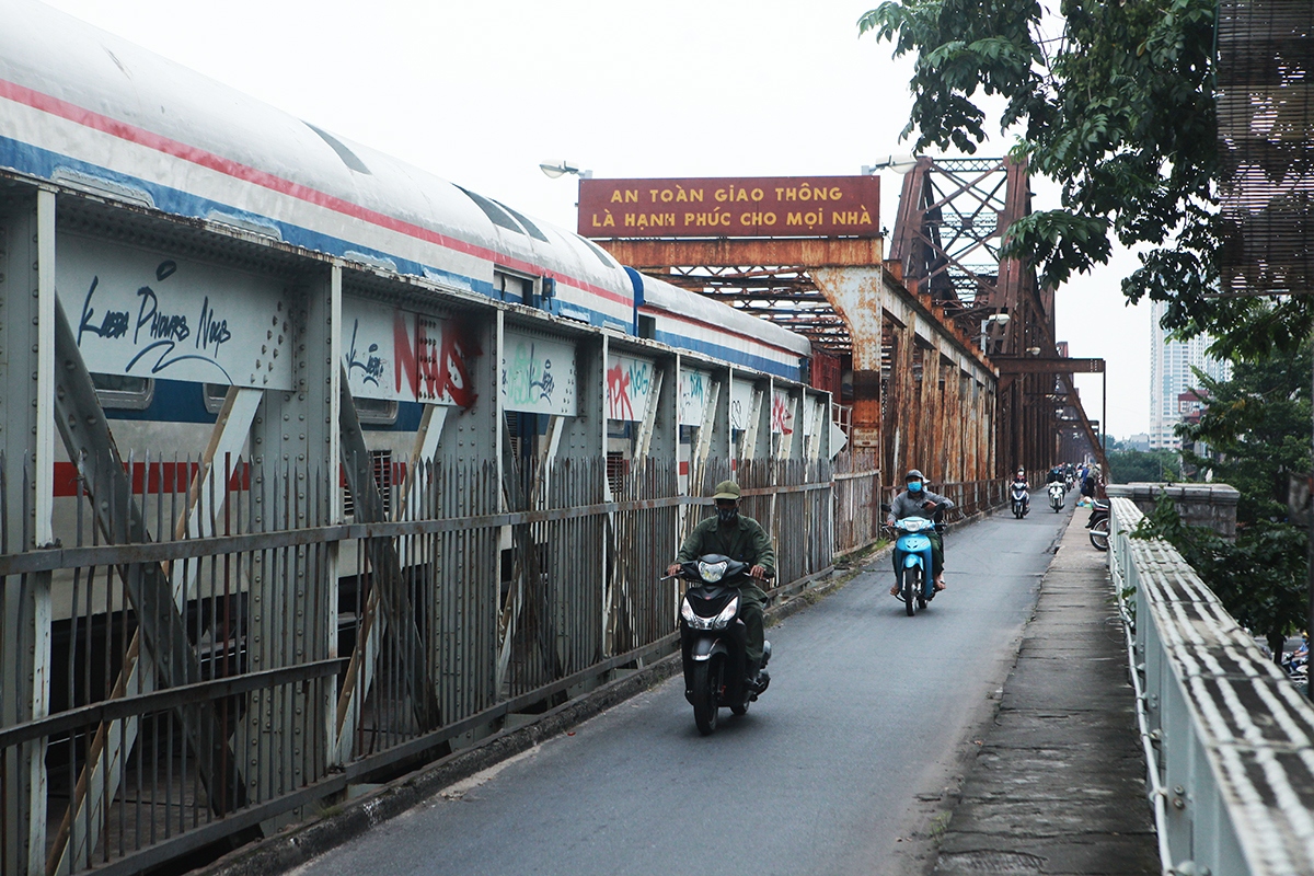 Tàu khách Hà Nội - Hải Phòng lăn bánh, hành khách hồ hởi trở lại Thủ đô - 12