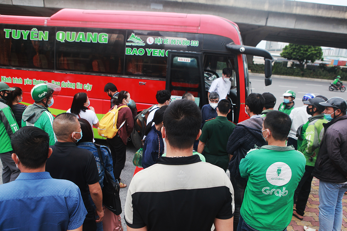 Tàu khách Hà Nội - Hải Phòng lăn bánh, hành khách hồ hởi trở lại Thủ đô - 17