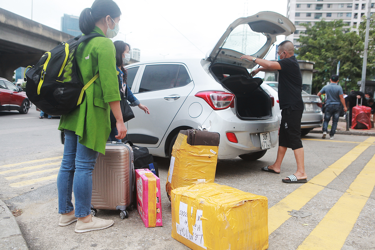 Tàu khách Hà Nội - Hải Phòng lăn bánh, hành khách hồ hởi trở lại Thủ đô - 18