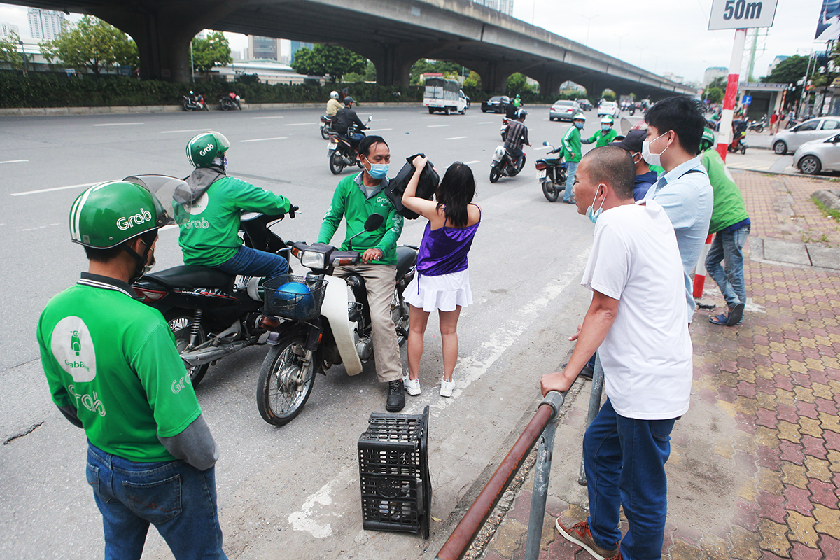 Tàu khách Hà Nội - Hải Phòng lăn bánh, hành khách hồ hởi trở lại Thủ đô - 19