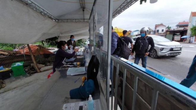 Nhiều tỉnh "vùng xanh" vẫn bắt test Covid-19 dù Bộ Y tế đã yêu cầu bỏ - 2