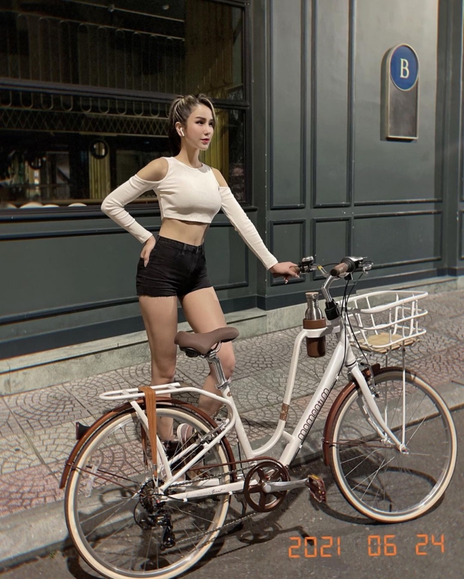 Nhiều người vẫn có định kiến cho rằng đạp xe sẽ khiến bắp chân to, thô nhưng thực tế không như vậy.
