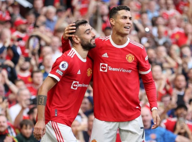 Ronaldo tặng quà "khủng" cho bạn gái hot girl, phát ngôn khiến Fernandes choáng - 3