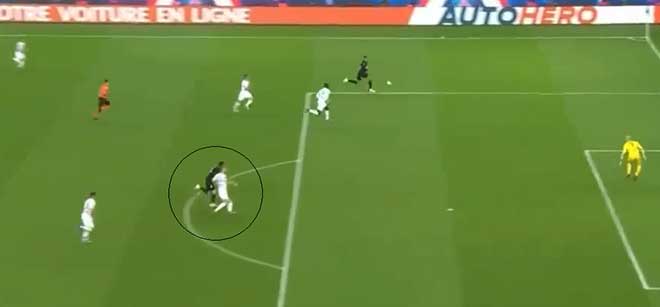 Tranh cãi VAR "biếu" PSG 2 bàn thắng như trò đùa, Mbappe hưởng lợi - 3