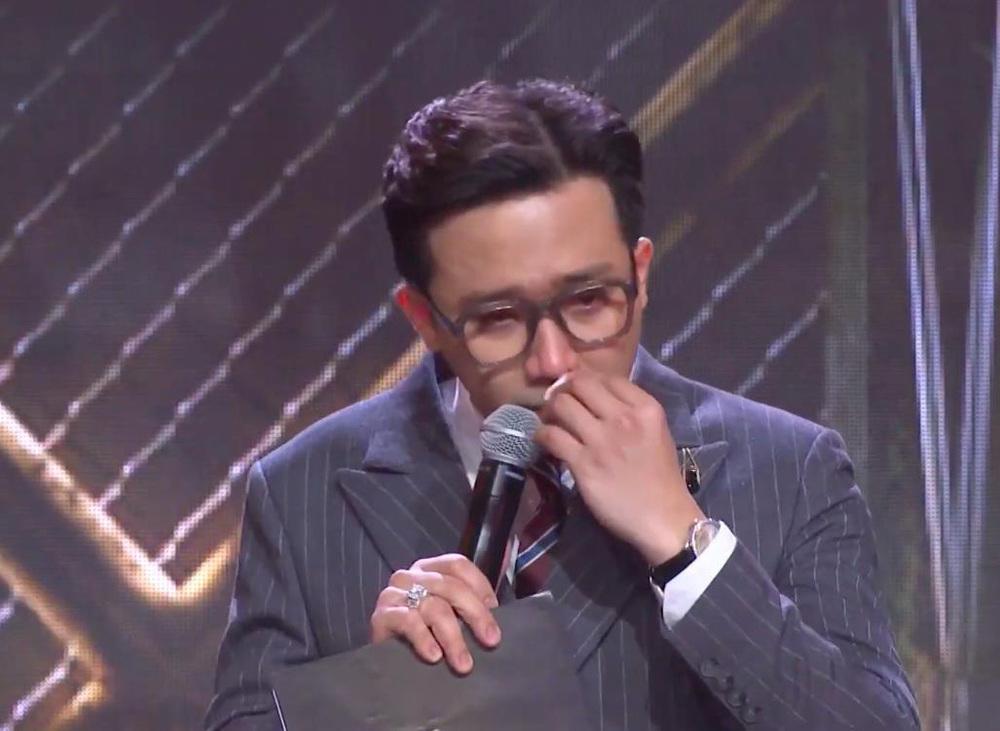 Giữa ồn ào sao kê từ thiện, Trấn Thành lại khóc trên truyền hình - Giải trí