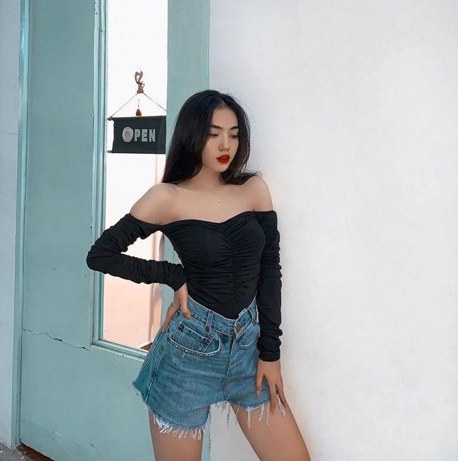 Hot girl Sài thành Tâm Nguyễn cùng lựa chọn cho mình những mẫu quần short ấn tượng.
