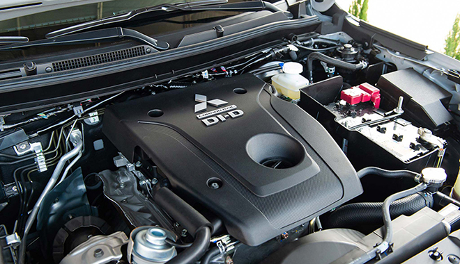 Giá xe Mitsubishi Triton lăn bánh tháng 10/2021 - 12