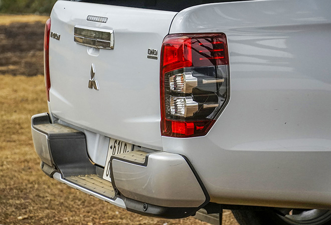 Giá xe Mitsubishi Triton lăn bánh tháng 10/2021 - 8