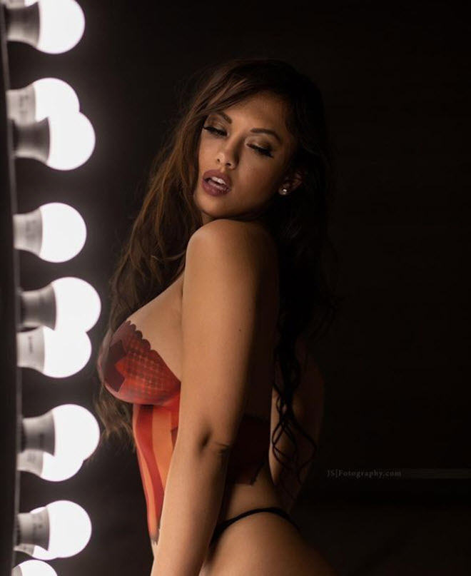 Sững sờ hot girl sàn võ thuật không mặc gì biểu diễn làm khán giả tròn mắt - 4