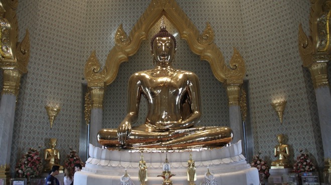 Tượng phật bằng vàng ròng lớn nhất thế giới bị lãng quên suốt trăm năm ở thái lan