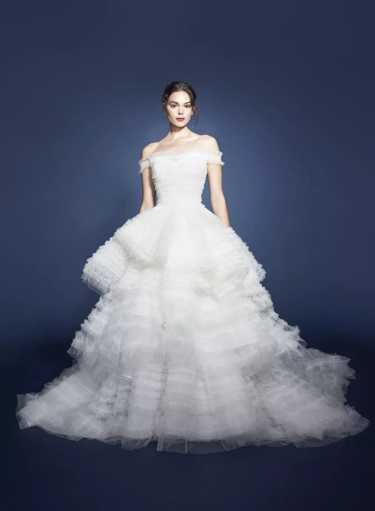 Xu hướng váy cưới đẹp đẽ và độc đáo cho năm 2021 - 4