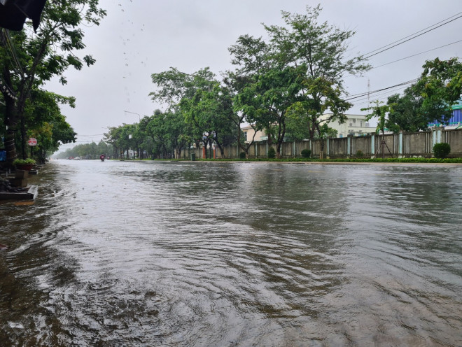 Ảnh: Nhiều tuyến đường ở Quảng Nam ngập sâu, giao thông chia cắt - 5