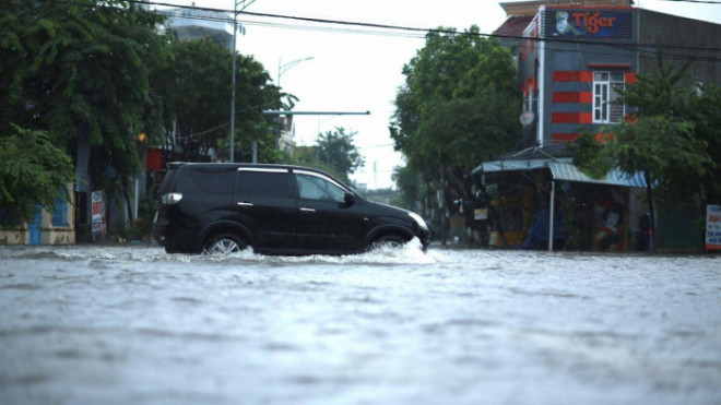 Lũ kinh hoàng cuốn trôi người ở Quảng Ngãi, sập cầu trên quốc lộ qua Bình Định - 3