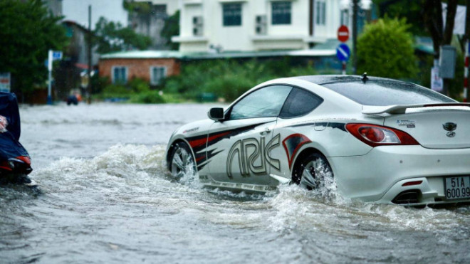 Lũ kinh hoàng cuốn trôi người ở Quảng Ngãi, sập cầu trên quốc lộ qua Bình Định - 4