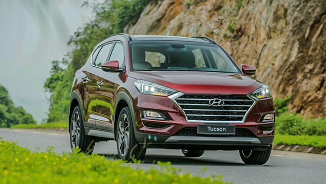 So sánh nhanh Hyundai Tucson và Toyota Corolla Cross, kẻ tám lạng người nửa cân - 1