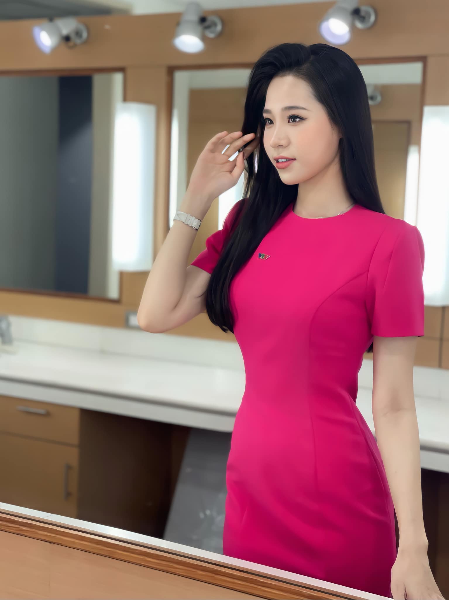 Người đẹp Biển là MC đài VTV ngoài đời gợi cảm khác xa khi lên sóng - 1