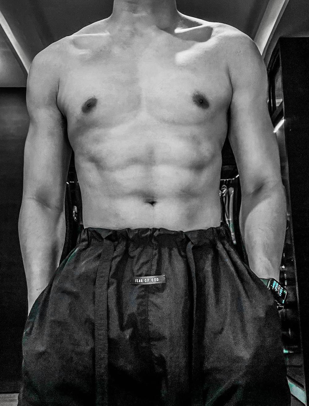 Bị xé áo trên truyền hình, "nam rapper sát gái số 1 Việt Nam" lộ body vạm vỡ - 7