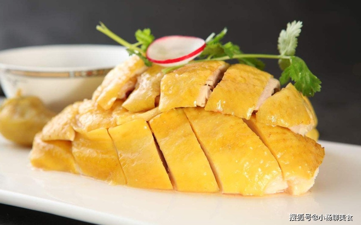 Luộc gà chỉ cần bỏ túi 3 mẹo này, thịt mềm ngọt, da giòn sần sật - 1
