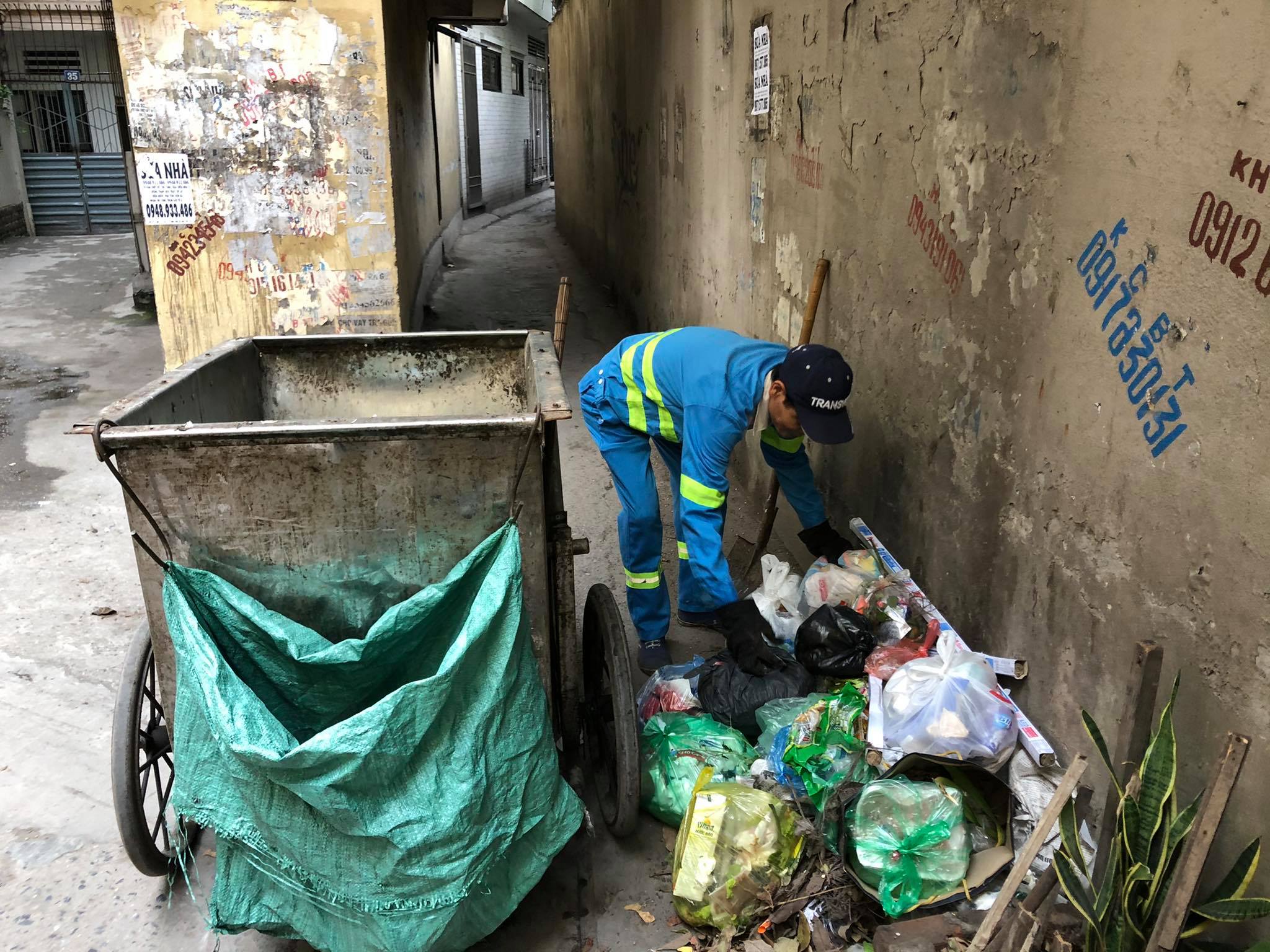 Theo chân người đàn ông 14 năm cặm cụi quét rác mưu sinh trên phố Hà Nội - 5